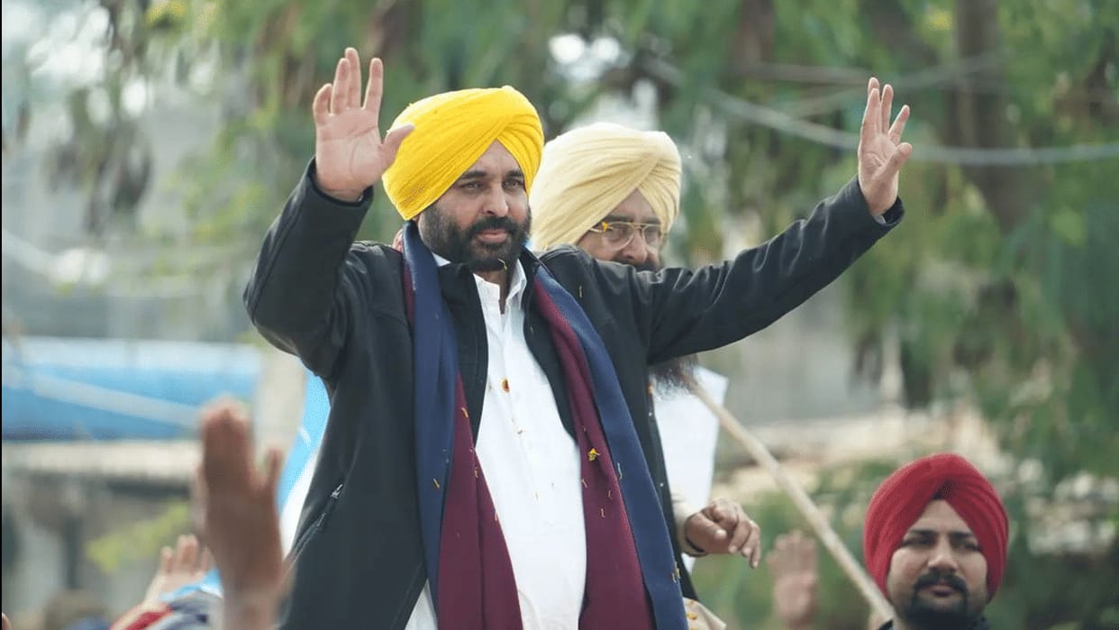 2027 चुनाव से पहले CM भगवंत मान की बड़ी सियासी एंट्री, प्रकाश सिंह बादल और कैप्टन अमरिंदर सिंह के पैतृक गांव पहुंचे