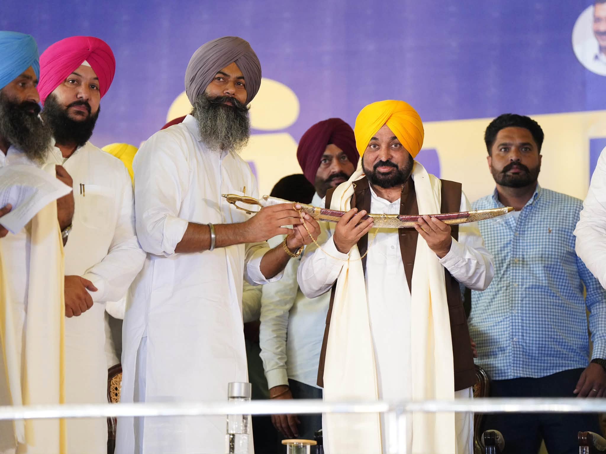 गुरप्रीत सिंह सेखों ने थामा AAP का दामन, CM भगवंत मान ने किया स्वागत; जीरा में बदल सकते हैं सियासी समीकरण