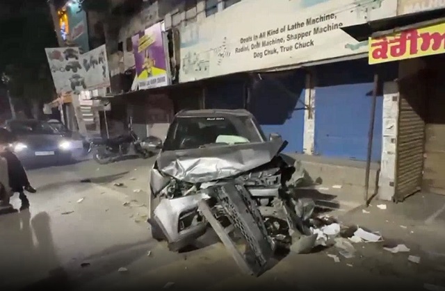 बटाला में भीषण सड़क हादसा, तेज रफ्तार ब्रेजा ने इनोवा को मारी टक्कर; बाल-बाल बचा परिवार