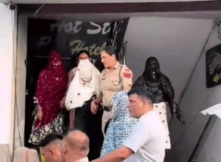 स्पा सेंटर में पुलिस की रेड, 6 युवतियां पकड़ीं; डस्टबिन में मिले यूज्ड कंडोम, कैथल में ₹800-1200 थी फीस