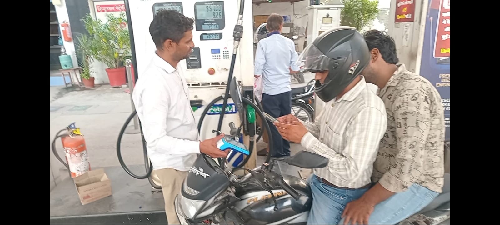 UPI पेमेंट पर MDR का खर्च बना पेट्रोल पंप संचालकों की चिंता, सोनीपत में कैशलेस भुगतान बंद करने की चेतावनी