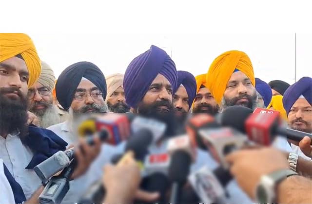 करतारपुर कॉरिडोर खोलने की फिर उठी मांग, जीरो लाइन पर भारत-पाकिस्तान की संगत ने की अरदास