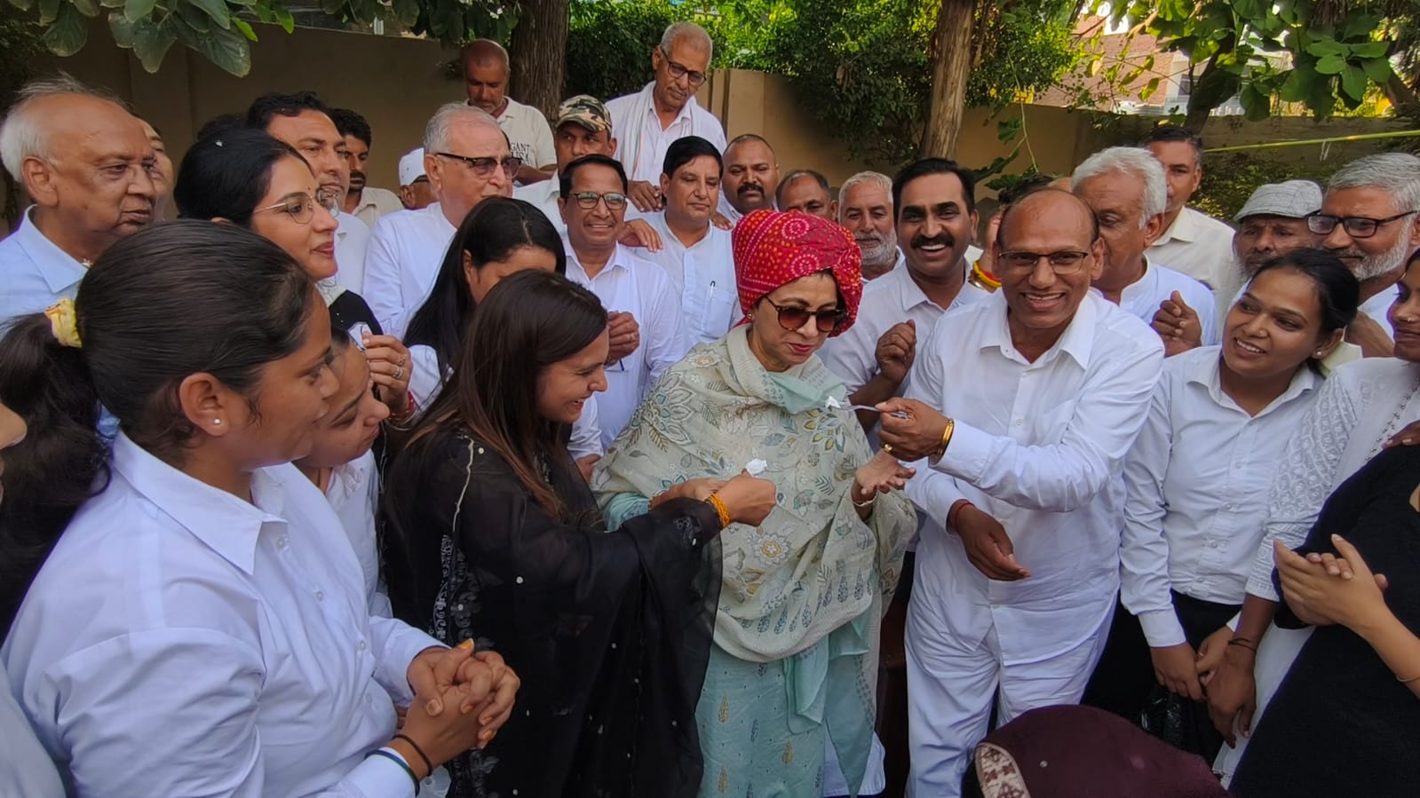 हिसार में कुमारी सैलजा का केंद्र पर हमला, बोलीं- लोकतांत्रिक संस्थाओं को कमजोर करने की कोशिश, CM के पंजाब दौरों पर भी उठाए सवाल