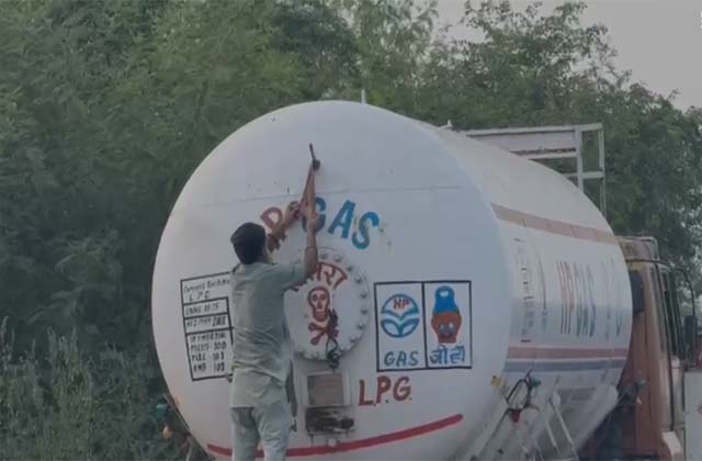 मोगा-जालंधर हाईवे पर LPG टैंकर में लीकेज से मचा हड़कंप, 20 टन गैस भरी थी; ड्राइवर की सूझबूझ से टला बड़ा हादसा