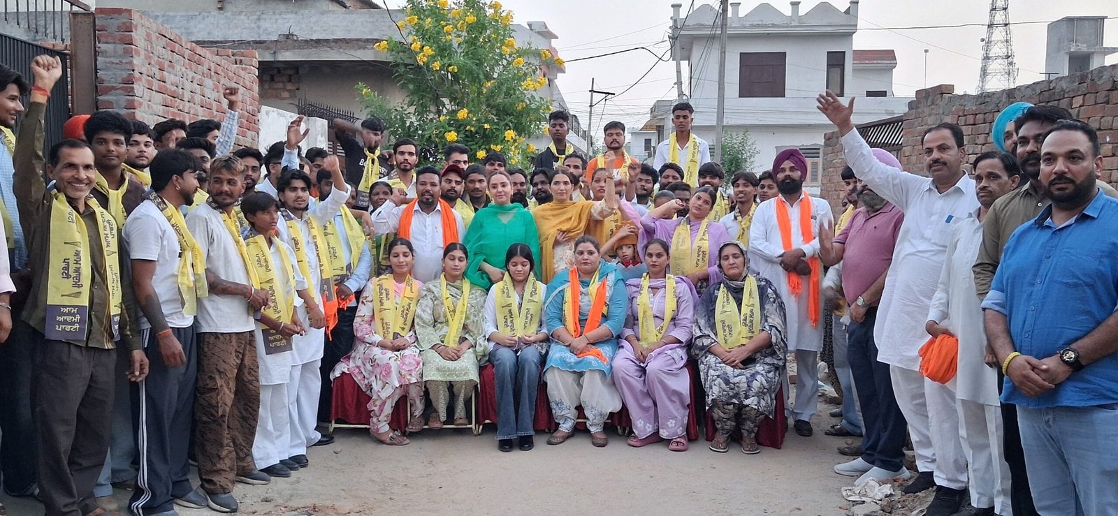 पंजाब में AAP को बड़ा सियासी समर्थन, सैकड़ों परिवारों ने थामा पार्टी का दामन