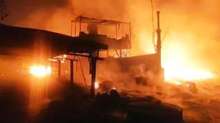 टिब्बा रोड पर ऑटो रिपेयर सेंटर में भीषण आग, एक्टिवा और बाइक जलकर खाक; ट्रांसफार्मर तक पहुंचती लपटें तो हो सकता था बड़ा हादसा
