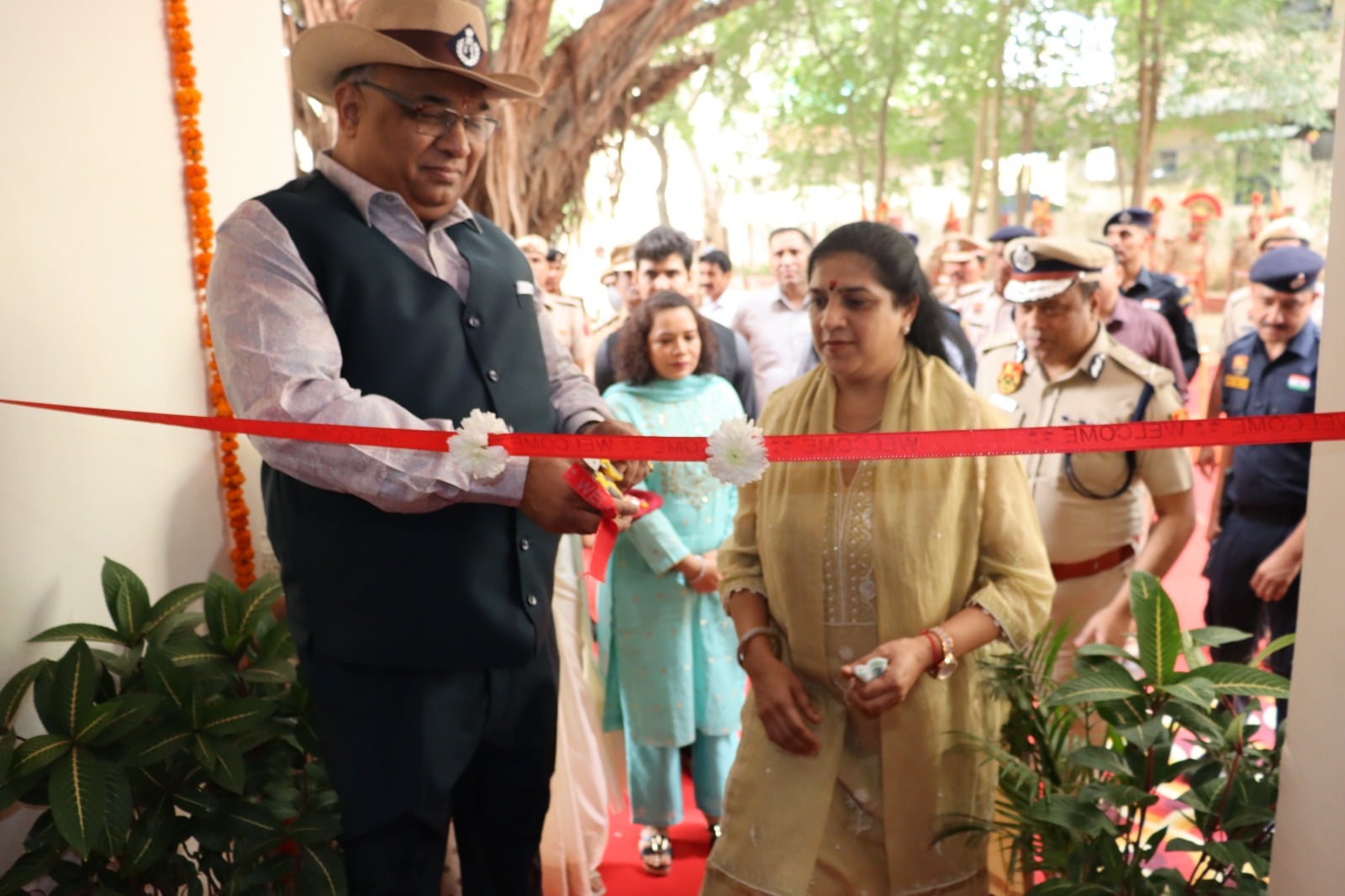 गुरुग्राम दौरे पर DGP अजय सिंघल का एक्शन मोड, नए थाने का किया उद्घाटन; कानून-व्यवस्था की तैयारियों की समीक्षा