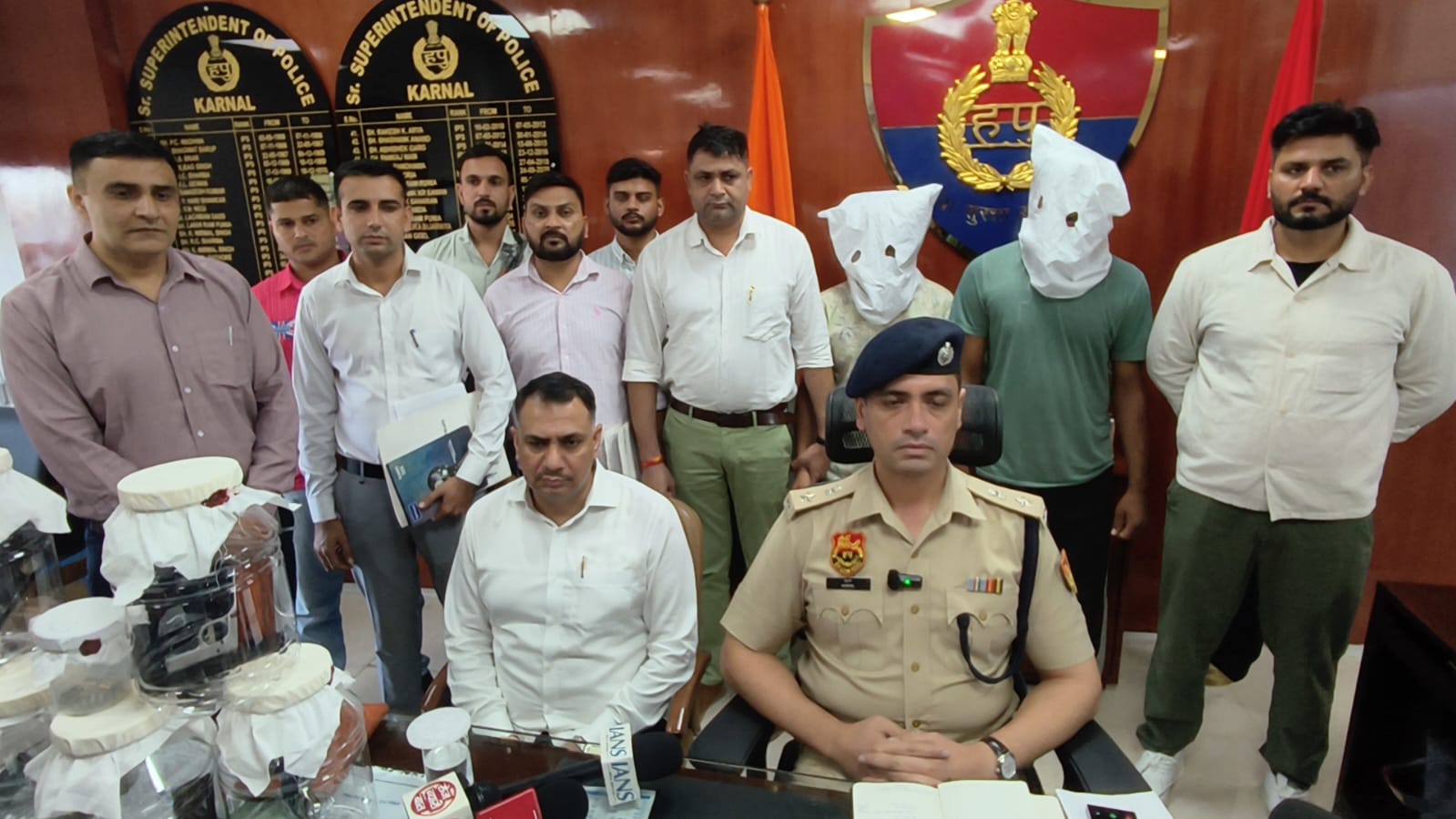 करनाल पुलिस का बड़ा एक्शन: अवैध हथियार सप्लाई नेटवर्क का भंडाफोड़, 3 आरोपी गिरफ्तार; 8 हथियार, 20 जिंदा कारतूस और बाइक बरामद