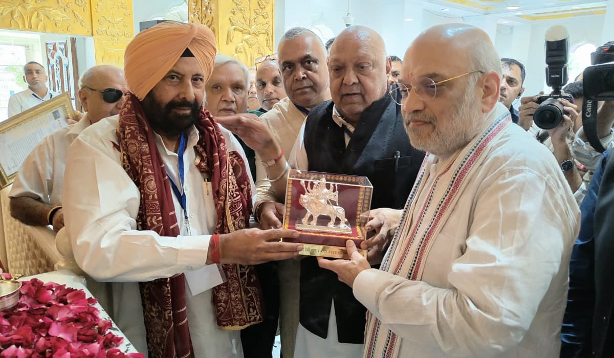 जालंधर पहुंचे केंद्रीय गृह मंत्री अमित शाह, श्री देवी तालाब मंदिर में किए दर्शन; भगवान का लिया आशीर्वाद