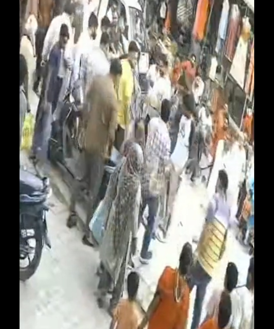 पानीपत में सरेआम गुंडागर्दी! फिगो कार सवार 4-5 युवकों ने किशोर को बाइक से घसीटा, लाठी-डंडों से बेरहमी से पीटा