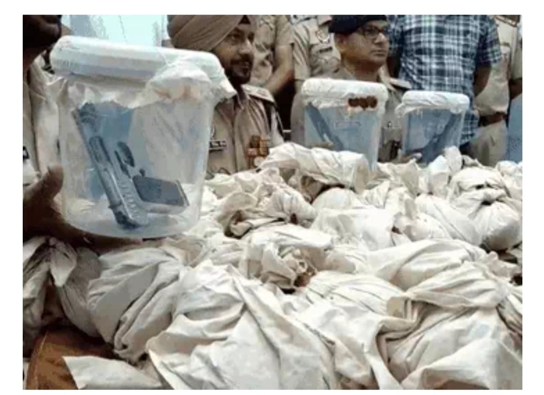 फरीदकोट में पुलिस की बड़ी कार्रवाई: 47.332 किलो हेरोइन और 3 विदेशी पिस्टल बरामद, चार तस्कर गिरफ्तार