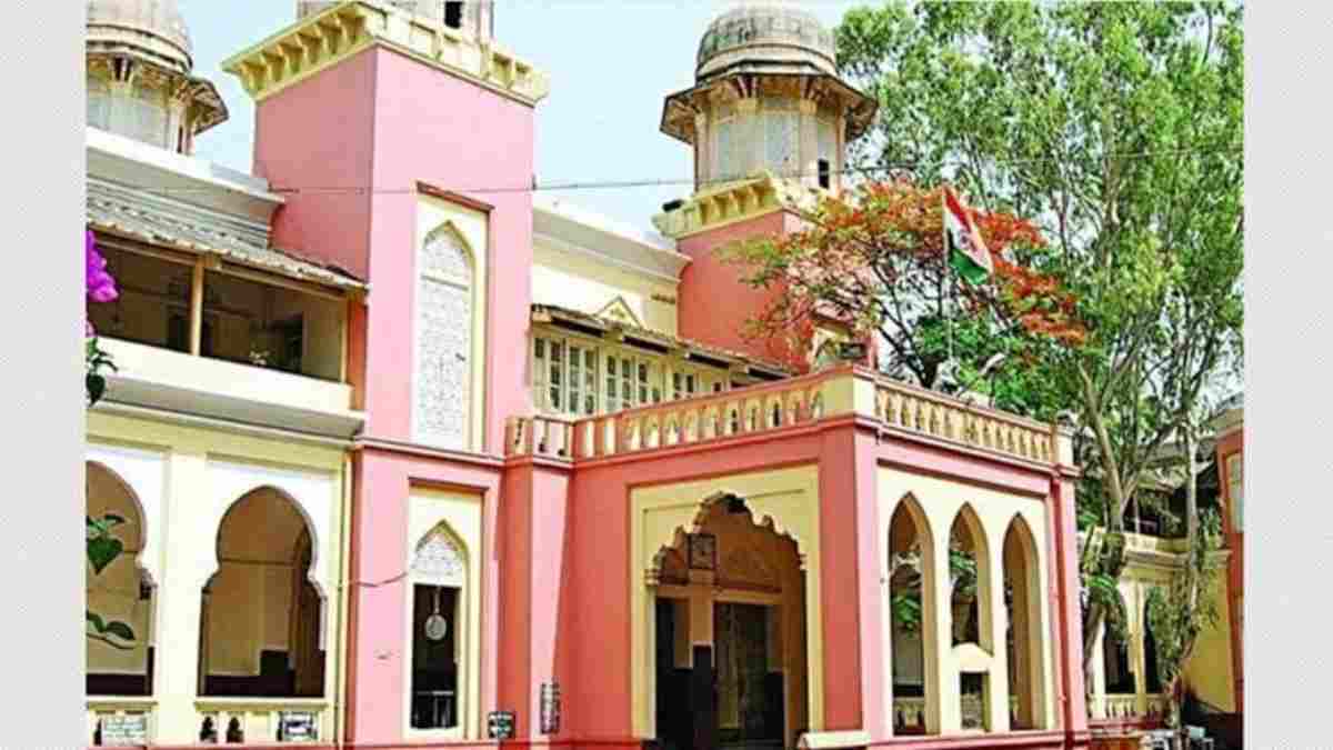 इंदौर में रेप केस की कहानी ने लिया यू-टर्न! तलाकशुदा पति कोर्ट से दोषमुक्त, बच्चे की फीस को लेकर विवाद के बाद रेप की FIR
