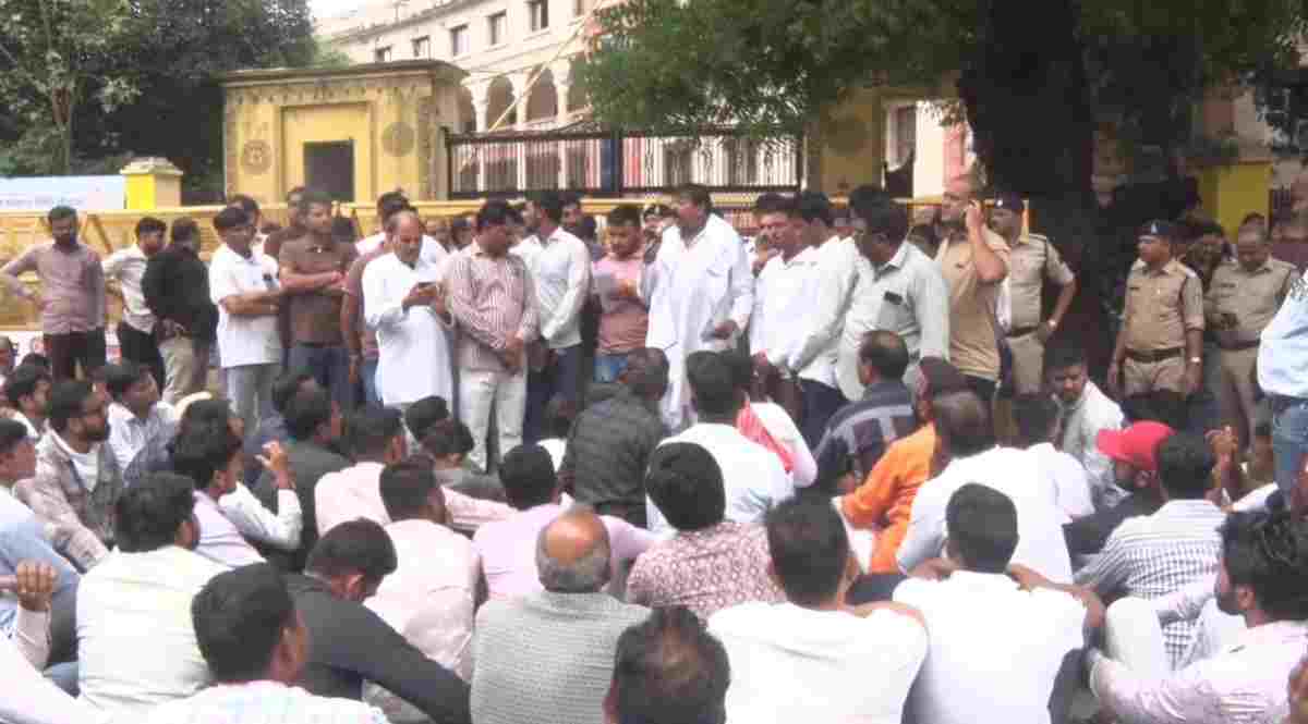 इंदौर में किसानों का प्रदर्शन: दूध के दाम 70 रुपए करने की मांग, जानिए क्या कहा
