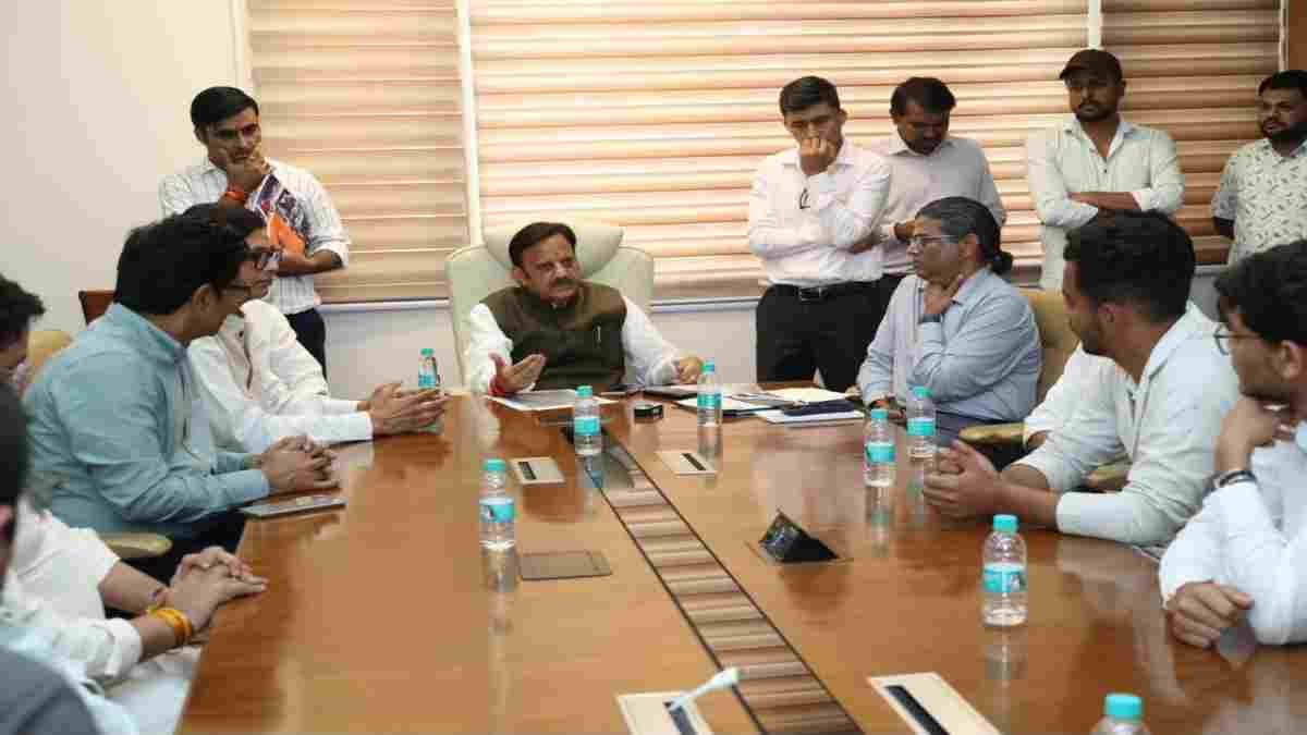 इंटर्न डॉक्टरों से जुड़ी बड़ी खबर: स्टाइपेंड को लेकर बैठक में हुआ ये फैसला, लाठीचार्ज का कर रहे थे विरोध
