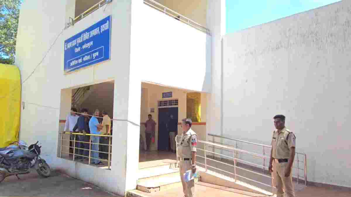 रीवा से भागकर इटारसी आए युवक और नाबालिग ने पिया कीटनाशक, रेल पटरी पर बैठ कर सुसाइड की कोशिश, हालत गंभीर