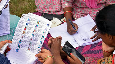 Jharkhand SIR 2026: वोटर लिस्ट को लेकर बड़ी हलचल, नाम जोड़ने के 4.70 लाख से ज्यादा आवेदन, आज आखिरी मौका