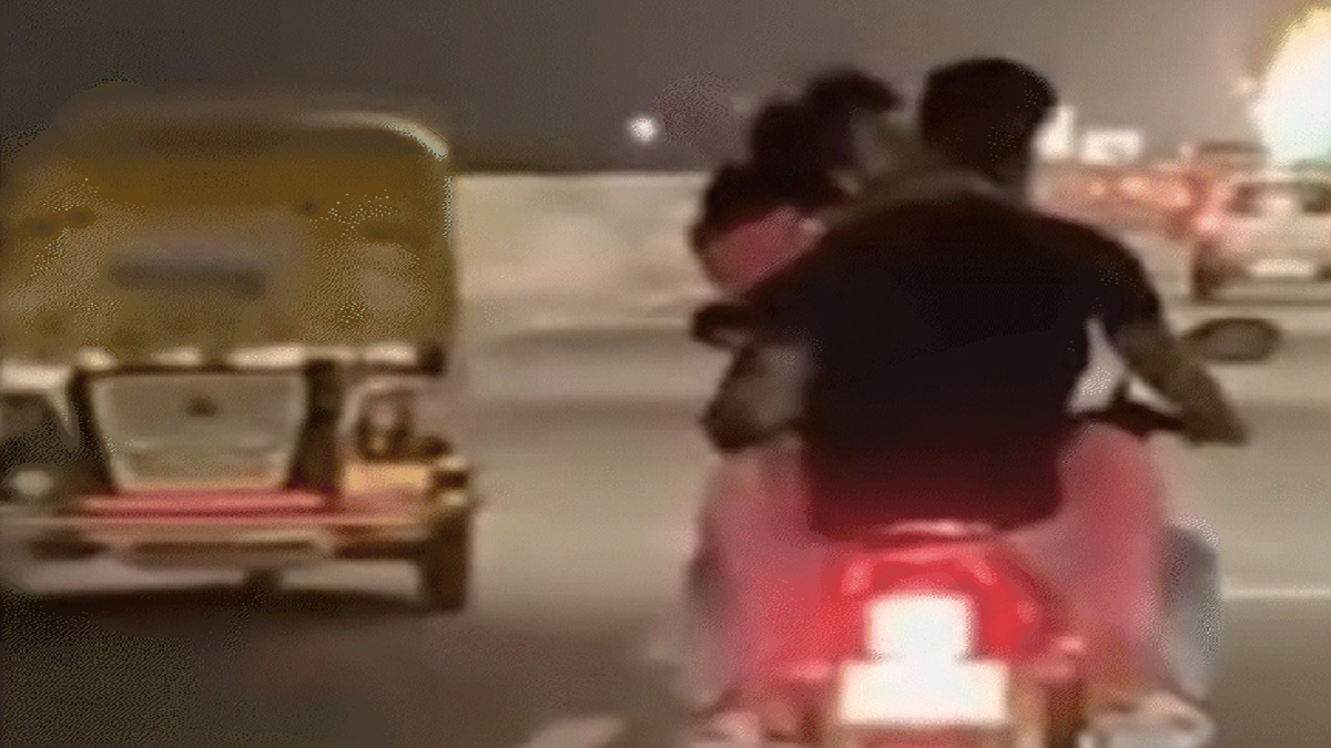 चलती बाइक पर इश्क का इजहार! पटना के जेपी गंगा पथ पर युवक-युवती का रोमांस वाला VIDEO वायरल