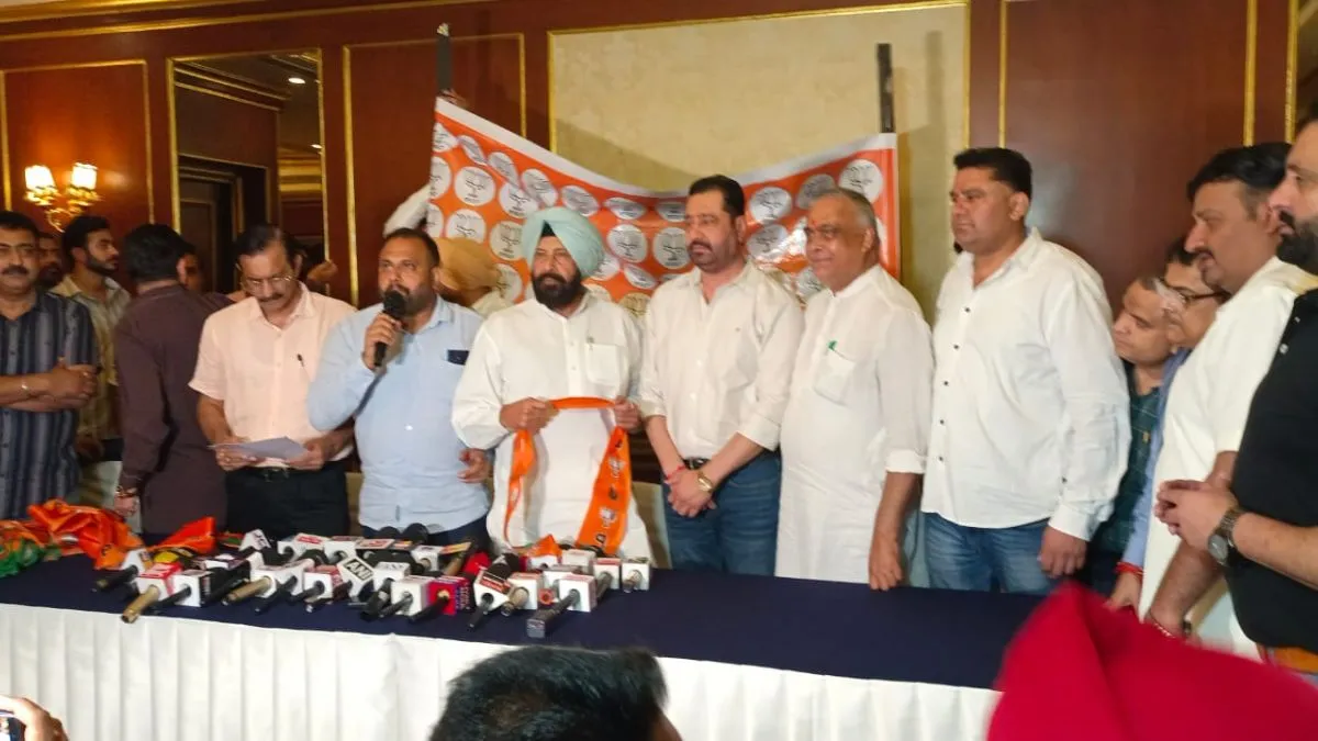 जालंधर में AAP को बड़ा झटका! पूर्व हलका इंचार्ज दिनेश ढल्ल ने थामा BJP का दामन, चुनाव से पहले बढ़ी सियासी हलचल