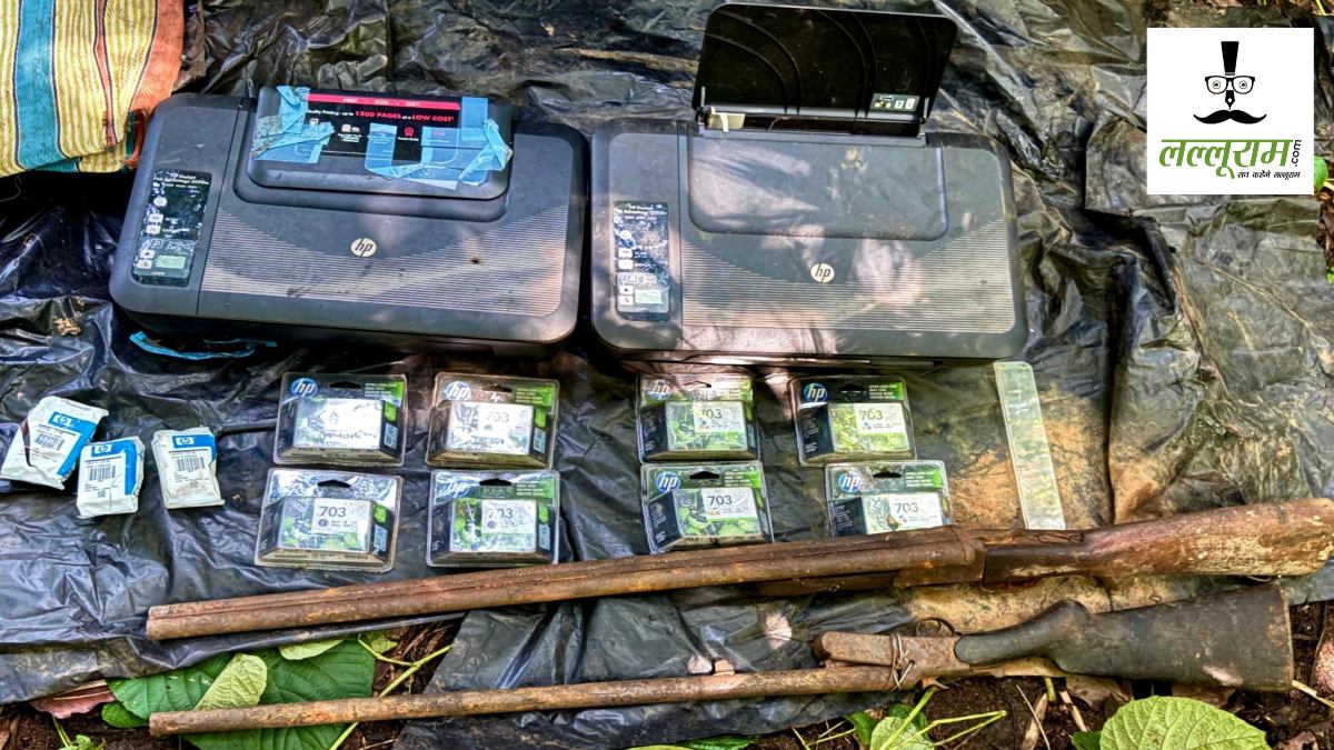 NAXAL DUMP : सर्चिंग में निकले जवानों को मिली बड़ी सफलता, नक्सलियों का छिपाया हथियार और कारतूस बरामद