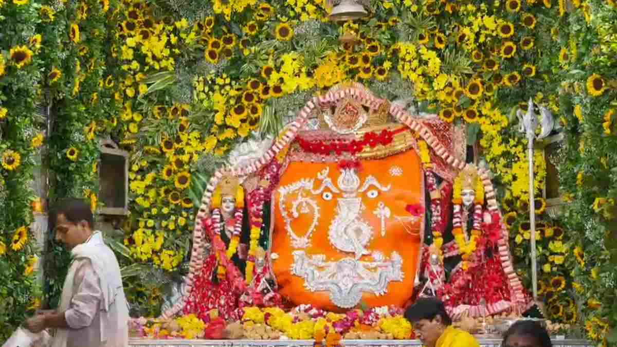 Khajrana Ganesh Indore: 7 करोड़ के आभूषणों से हुआ खजराना गणेश का भव्य श्रृंगार, सवा लाख मोदक का लगेगा भोग; सुरक्षा के कड़े इंतजाम