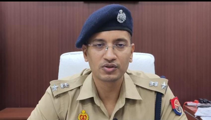 अल्टीमेटम के बाद नपे दारोगा जी, हवालात पहुंचे 3 आरोपी! सिर्फ एक ‘सोशल मीडिया पोस्ट’ और बहा दिया खून, पुलिस का बड़ा खुलासा