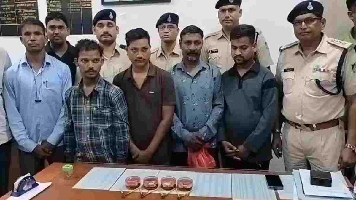 रेलवे स्टेशन से जेवर चुराने वाले 4 आरोपी हिरासत में, बुजुर्ग और कमजोर महिलाओं को बनाते थे निशाना