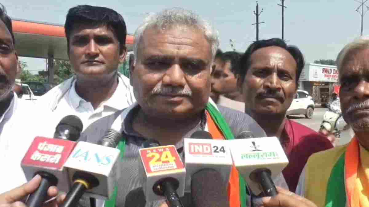 माधवराव सिंधिया की पुण्यतिथि पर सियासत: कांग्रेस जिलाध्यक्ष ने ‘पुण्यतिथि’ को बताया ‘जयंती’, BJP ने ली चुटकी