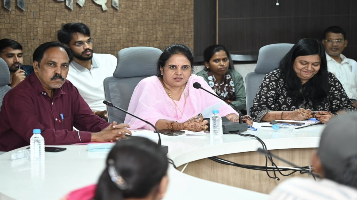 कटघरे में निगम के अधिकारी! महापौर मीनल चौबे ने कहा- जहां जरूरत नहीं, वहां से क्यों हो रही वसूली