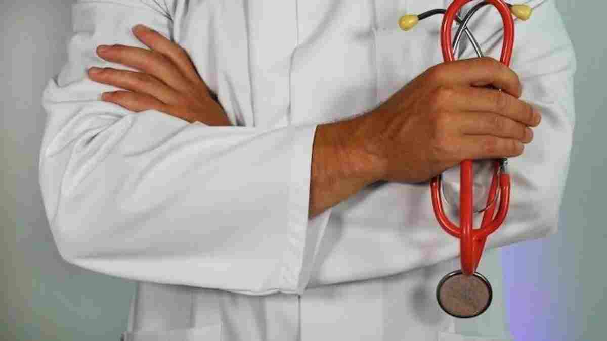 MBBS छात्र की फीस अटकी: सुप्रीम कोर्ट ने केंद्र, MP सरकार और OBC आयोग को जारी किया नोटिस 