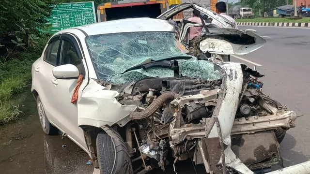 Dhanbad Road Accident: मैथन टोल प्लाजा के पास दर्दनाक हादसा, खड़े होकर बात कर रहे दो ट्रक चालकों को कार ने रौंदा, दोनों की मौत