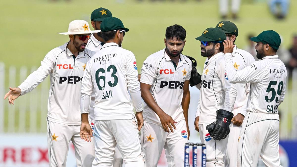 इंग्लैंड में पाकिस्तान का बुरा हाल, 0-2 से पिछड़ते ही PCB का बड़ा एक्शन, रिजवान-इमाम समेत 7 खिलाड़ी बाहर, 2 कोचों की भी छुट्टी