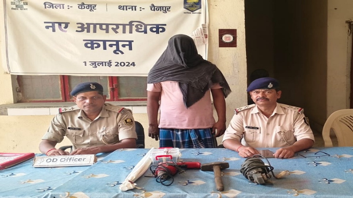 कैमूर में मिनी गन फैक्ट्री का भंडाफोड़, जिंदा कारतूस के साथ भारी मात्रा में अवैध सामान बरामद