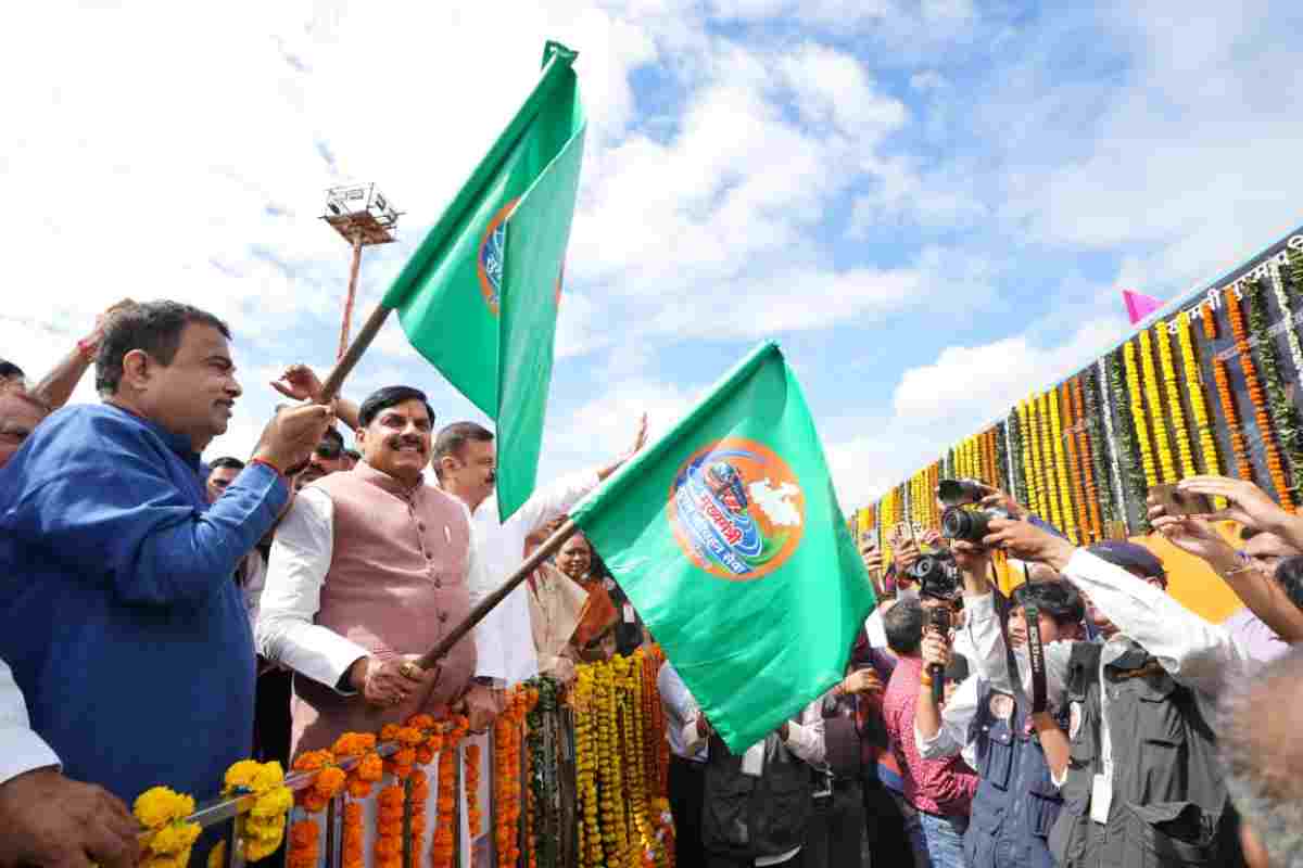 सरकार की बसों में होगा ‘लग्जरी’ सफर: केंद्रीय मंत्री गडकरी-सीएम डॉ. मोहन ने जनता को दी बड़ी सौगात, मुख्यमंत्री सुगम परिवहन सेवा-पीएम ई-बस सेवा की शुरुआत