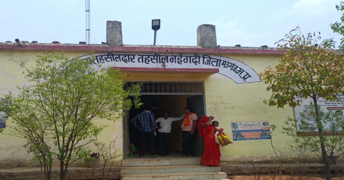 सर्विस बुक पर दर्ज होगा सजा का दाग: बार-बार नोटिस के बाद भी नहीं भेजी रिपोर्ट, तहसीलदार पर 50 रुपये का जुर्माना!