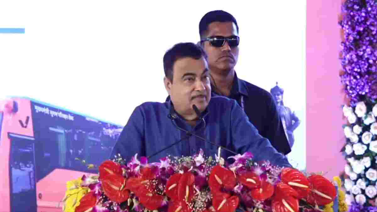 ‘गांधी के नोट देखते ही फटाफट ठप्पे मार देते हैं अधिकारी’, नितिन गडकरी ने RTO में भ्रष्टाचार पर कसा तंज, MP में शुरू हुई सियासत