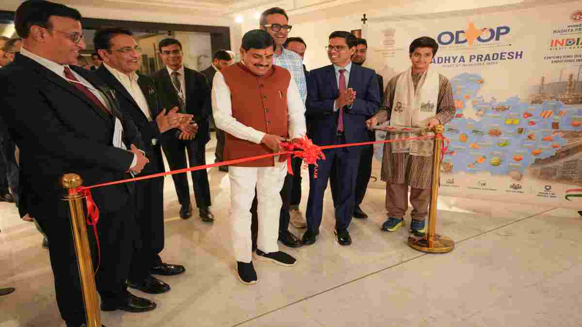 दुबई में MP के ‘एक जिला-एक उत्पाद’ की प्रदर्शनी का शुभारंभ, CM डॉ. मोहन ने किया उद्घाटन, 7 दिनों तक आमजन के अवलोकन के लिए खुली रहेगी प्रदर्शनी