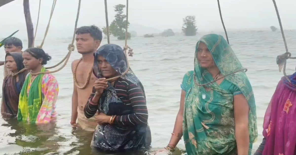 पन्ना में बिना मुआवजे ढहा दिए आशियाने! जलमग्न गांवों के बीच ग्रामीणों का सत्याग्रह जारी, बैंक खातों में पैसे आने तक डटे