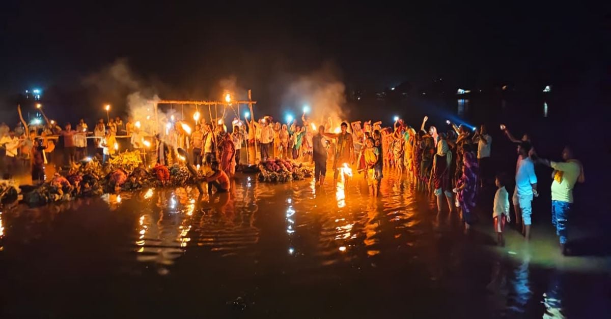 विस्थापन का दर्द ऊपर से प्रशासनिक ज़हर! पन्ना में ‘चिता आंदोलन’ उग्र, कमिश्नर के बयान के बाद जल उठीं मशालें