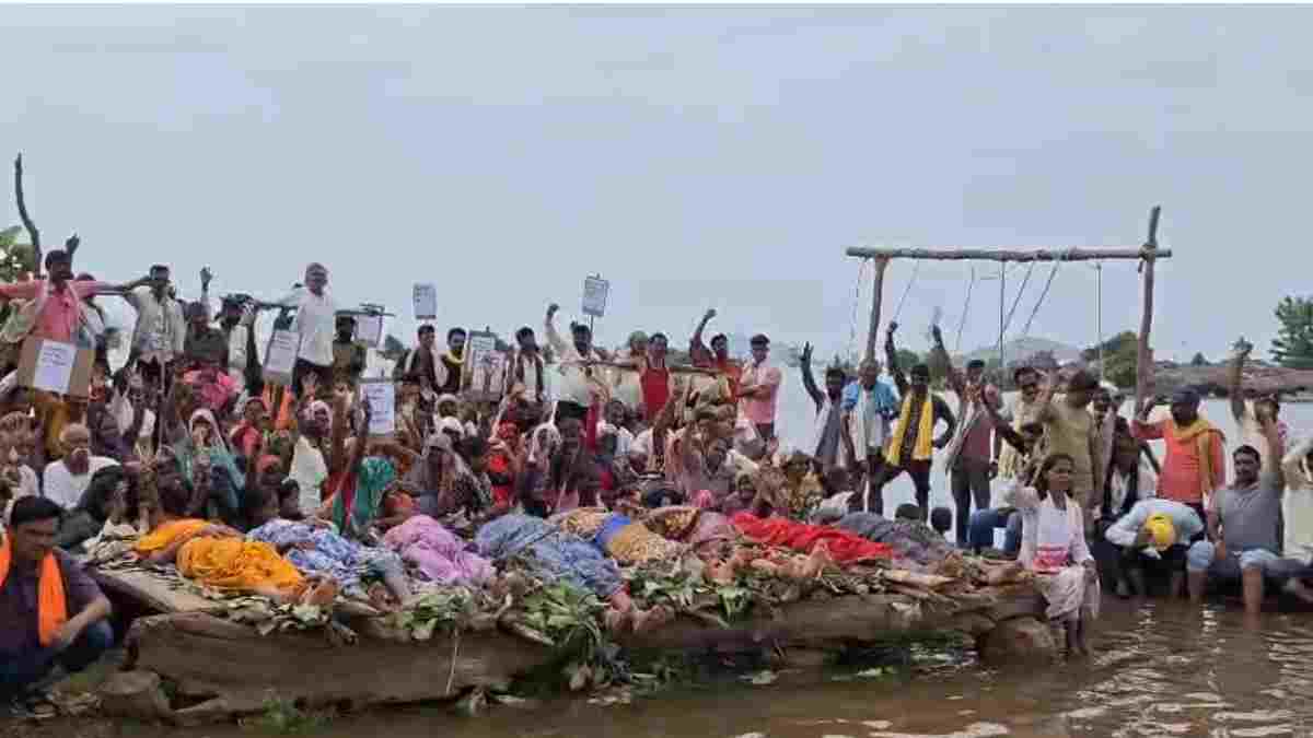 पानी में डूबता संसार, बेसुध प्रशासन, पन्ना के नमझगांय बांध के डूब क्षेत्र में उफनती चिता आंदोलन की आग फिर शुरू