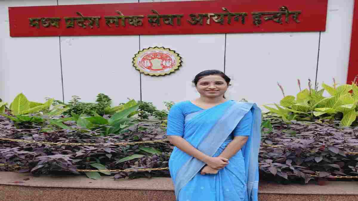 24 साल की रक्षा ने MPPSC में रचा मुकाम, गणित में 31वीं मेरिट से बनीं सहायक प्राध्यापक