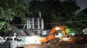 रांची में बड़ा हादसा: जर्जर जलमीनार भरभराकर गिरी, मलबे में दबकर 2 मजदूरों की मौत, 100 छात्र थे महज 20 फीट दूर