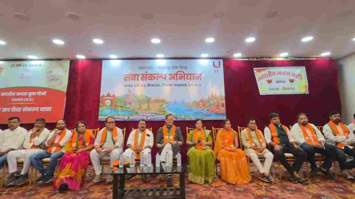 सैलाना में सरकारी कार्यक्रम बना भाजपाइयों का अखाड़ा! नगर परिषद के मंच पर लगे पार्टी के बैनर, प्रोटोकॉल टूटने पर कांग्रेस का हंगामा