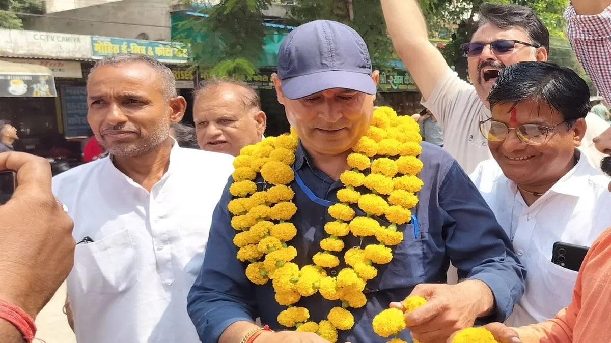 अलवर में मेयर के बाद डिप्टी मेयर का भी फैसला, 40 वोट लेकर अजय पूनिया ने मारी बाजी
