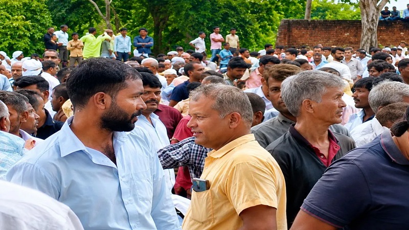 दंगल में पहुंचे BJP विधायक को ग्रामीणों ने घेरा, जमकर हुआ विरोध