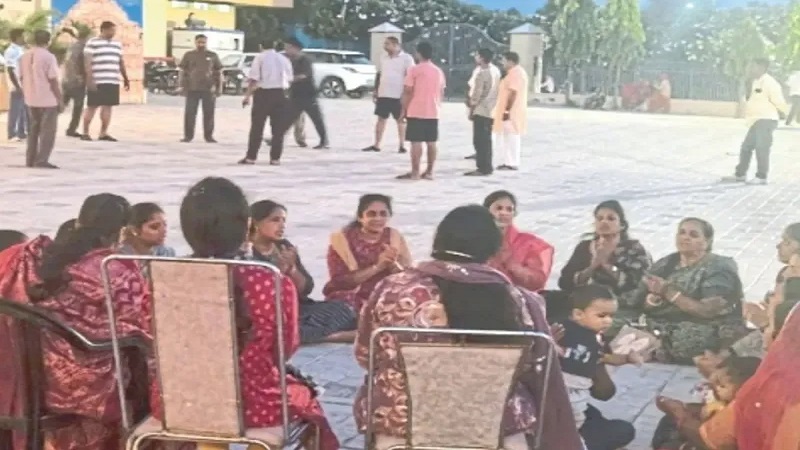 70 प्रत्याशी, मोबाइल जमा और रिसॉर्ट की दीवारों पर जाली… आखिर क्यों हो रही ऐसी बाड़ेबंदी?
