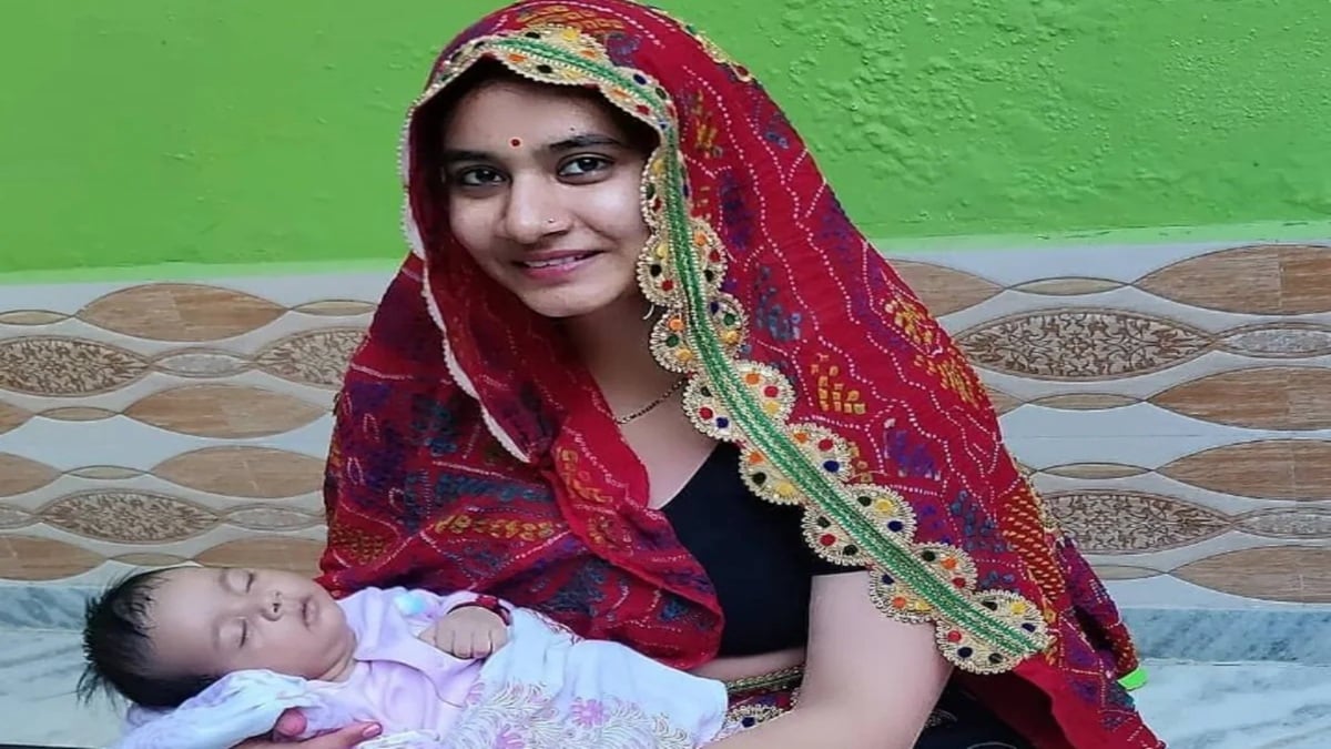 जिसे सोशल मीडिया ने बताया IAS, वह निकली IRTS अधिकारी… मोनिका यादव की वायरल तस्वीर की पूरी कहानी