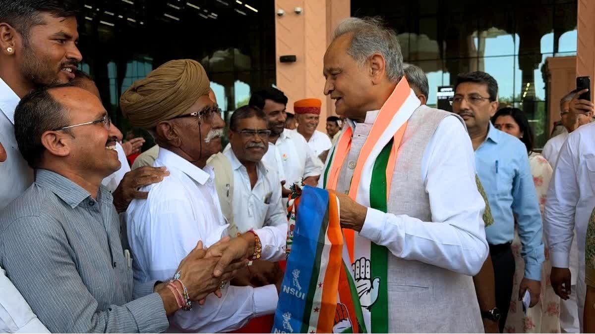 गहलोत का बड़ा दावा: BJP का कोर वोट बैंक भी दूर, बोले- काम किया होता तो CM को इतना घूमना नहीं पड़ता