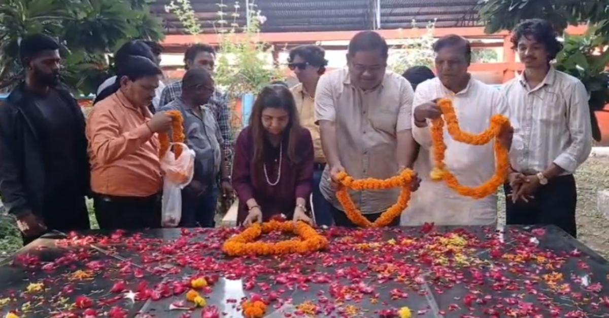 साधना सरगम पहुंची खंडवा, लता मंगेश्कर की जयंती पर आयोजित कार्यक्रम में हुईं शामिल; किशोर कुमार की समाधि पर चढ़ाए पुष्प