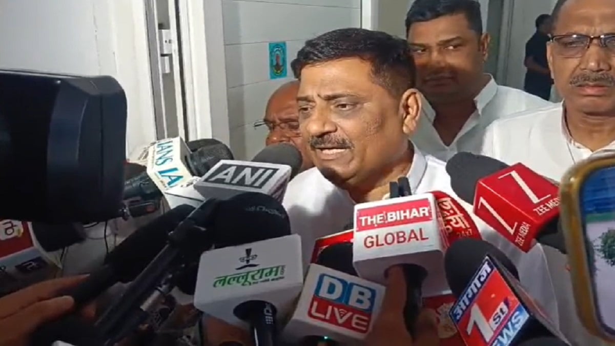 ‘कोई बाहर होगा या बीमार’, JDU की बैठक में गैरहाजिरी पर संजय झा, अनंत सिंह के सवाल पर साधी चुप्पी
