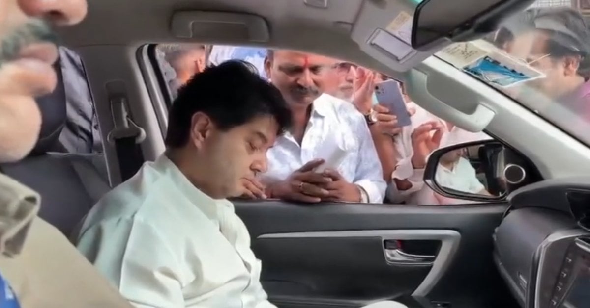 विकास, वोट और चेतावनी! गुना में आमने-सामने केंद्रीय मंत्री और जनता, ‘वोट न देने’ की बात पर तमतमाए सिंधिया